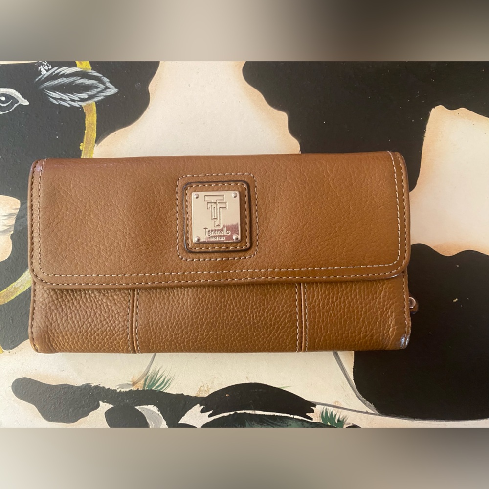 Fall Sale 🍁Tignanello Brown Leather Wallet with Metal Logo
